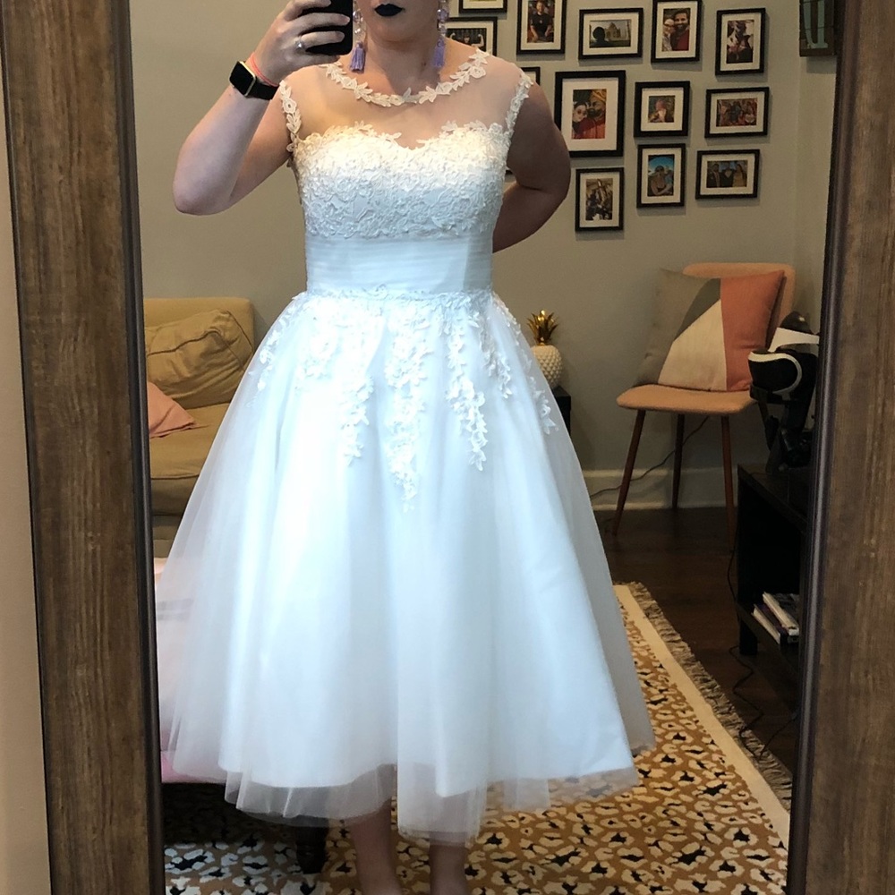 SOLD: Size 16 vintage tea length ivory